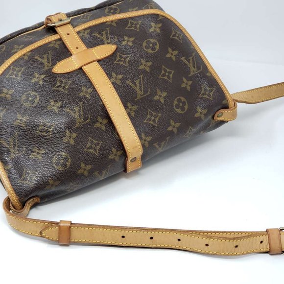 Auth Louis Vuitton Monogram Saumur 30 Crossbody - Picture 6 of 16
